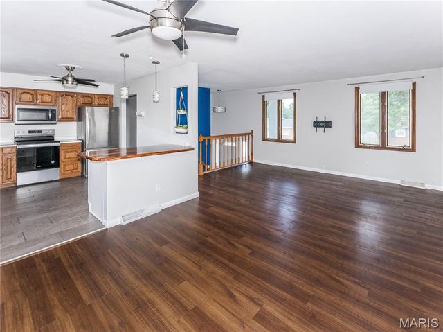 418 Vermont St, Bethalto, IL 62010