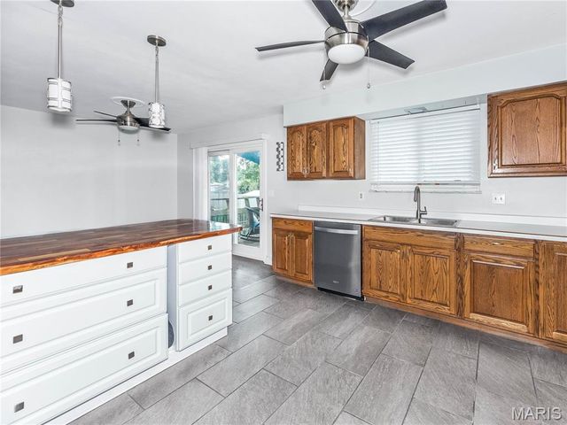 418 Vermont St, Bethalto, IL 62010
