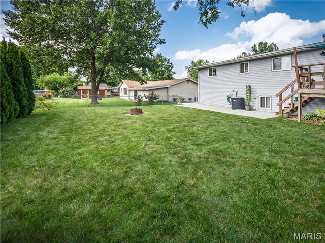 418 Vermont St, Bethalto, IL 62010
