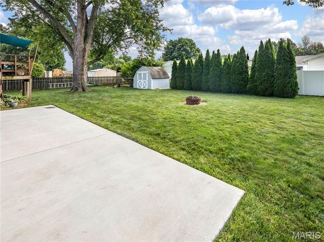 418 Vermont St, Bethalto, IL 62010