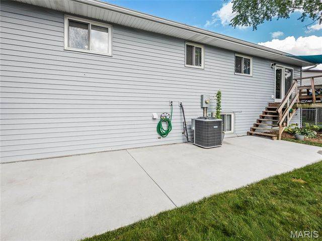 418 Vermont St, Bethalto, IL 62010
