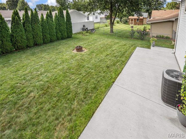 418 Vermont St, Bethalto, IL 62010