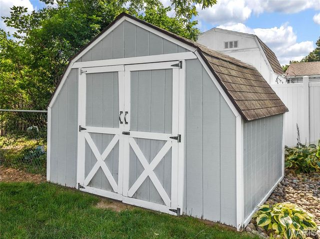418 Vermont St, Bethalto, IL 62010
