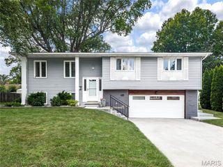 418 Vermont St, Bethalto, IL 62010