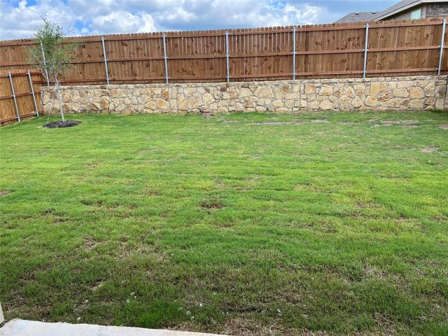 412 Alva Street, Azle, TX 76020