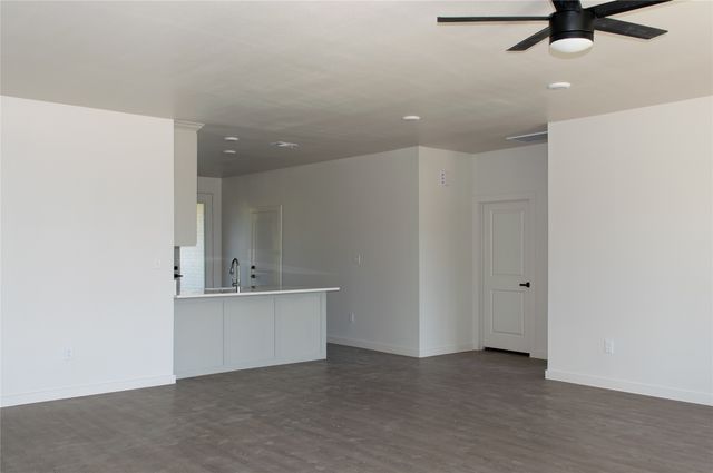 170 Half Moon Way, Runaway Bay, TX 76426