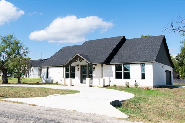 170 Half Moon Way, Runaway Bay, TX 76426