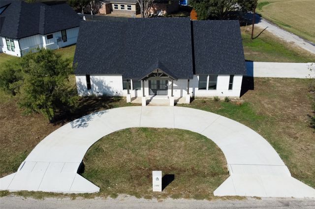 170 Half Moon Way, Runaway Bay, TX 76426