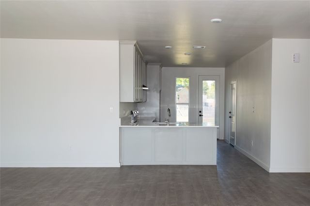 170 Half Moon Way, Runaway Bay, TX 76426