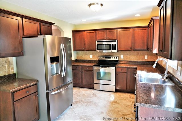 1218 Geese Court, Hope Mills, NC 28348