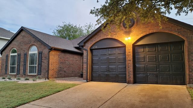3218 Mapleridge Drive, Grapevine, TX 76051