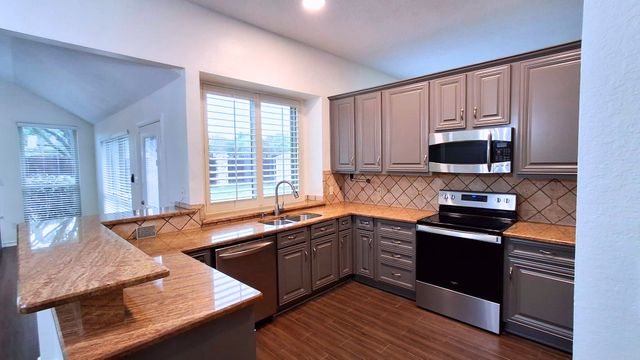 3218 Mapleridge Drive, Grapevine, TX 76051