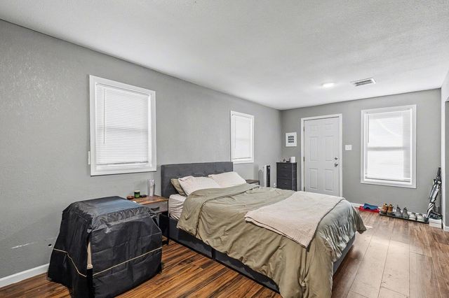 504 N Doris St, Wichita, KS 67212