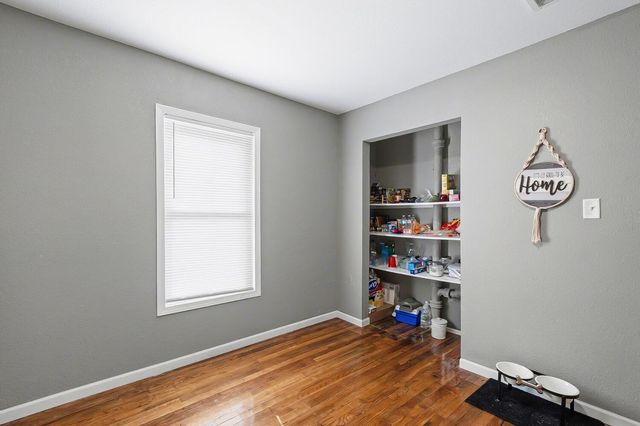 504 N Doris St, Wichita, KS 67212