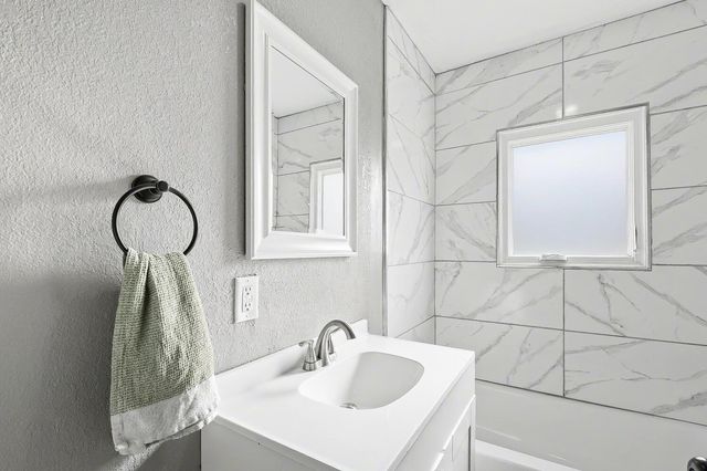 504 N Doris St, Wichita, KS 67212