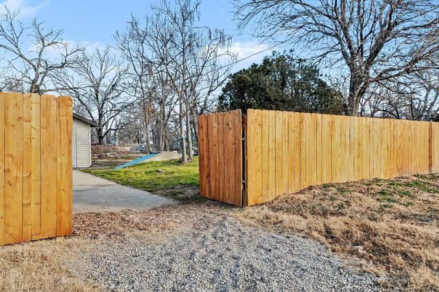 504 N Doris St, Wichita, KS 67212