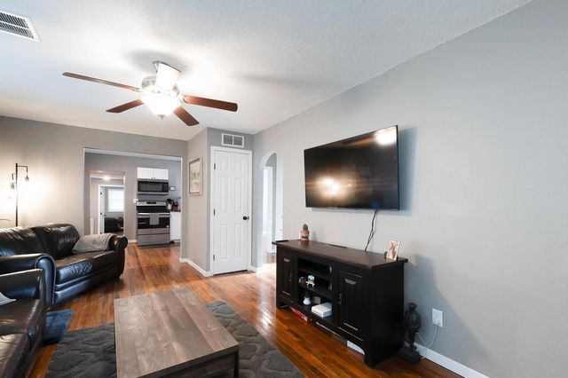 504 N Doris St, Wichita, KS 67212