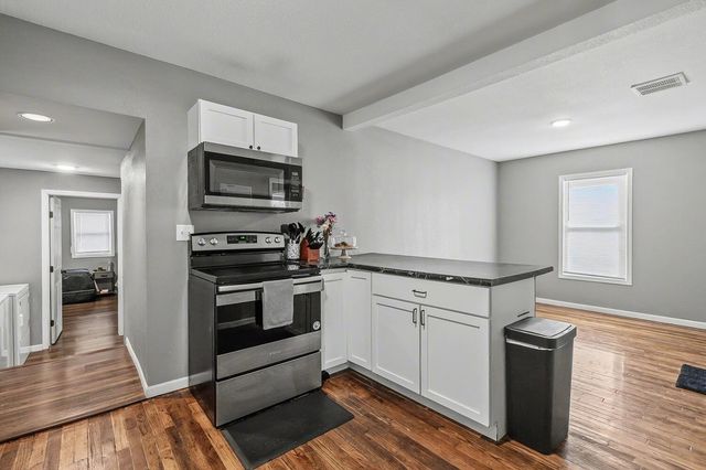 504 N Doris St, Wichita, KS 67212