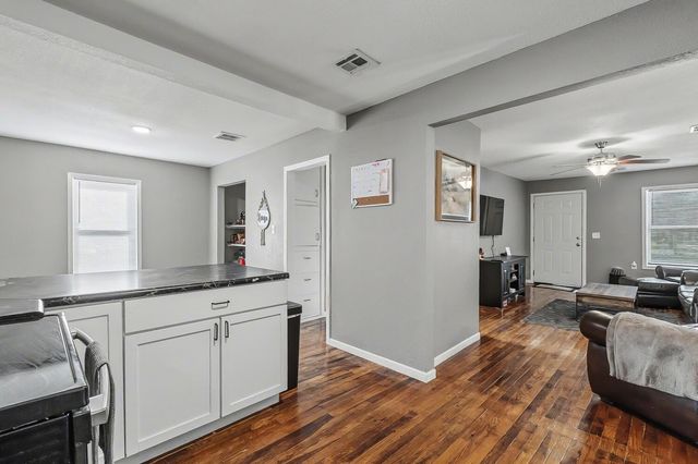 504 N Doris St, Wichita, KS 67212