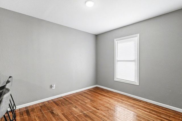 504 N Doris St, Wichita, KS 67212