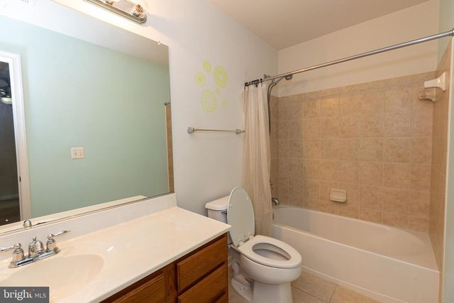 1034 BAKERSFIELD LN, Fredericksburg, VA 22401