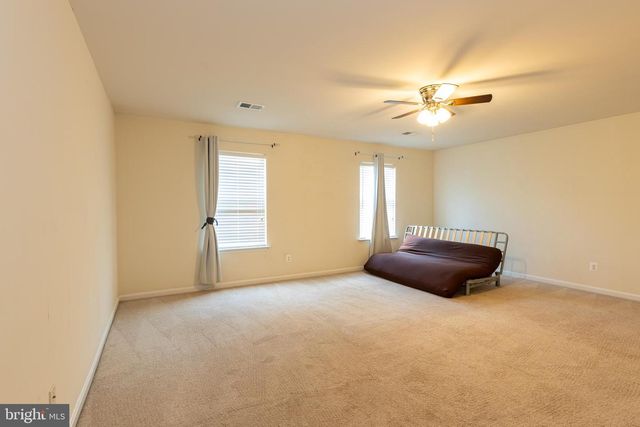 1034 BAKERSFIELD LN, Fredericksburg, VA 22401
