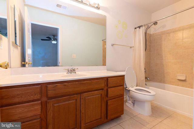 1034 BAKERSFIELD LN, Fredericksburg, VA 22401