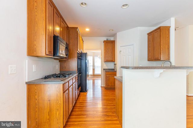1034 BAKERSFIELD LN, Fredericksburg, VA 22401