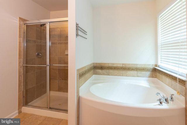 1034 BAKERSFIELD LN, Fredericksburg, VA 22401