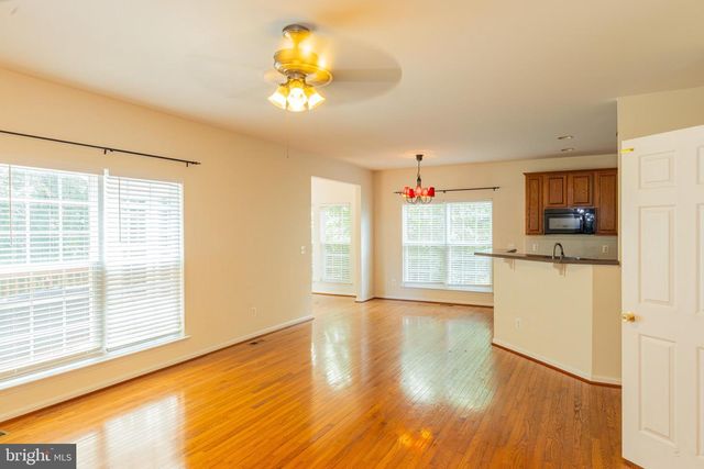 1034 BAKERSFIELD LN, Fredericksburg, VA 22401
