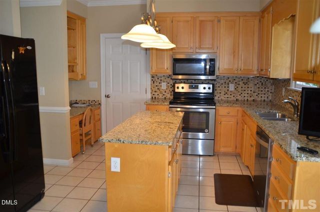 113 Parkwalk Court, Cary, NC 27519