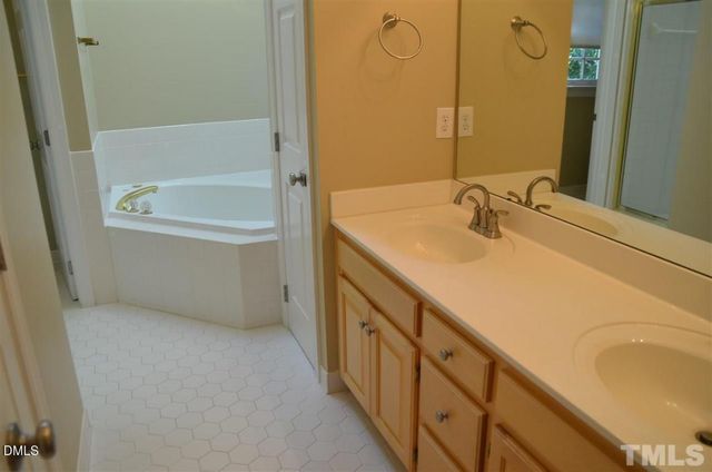 113 Parkwalk Court, Cary, NC 27519