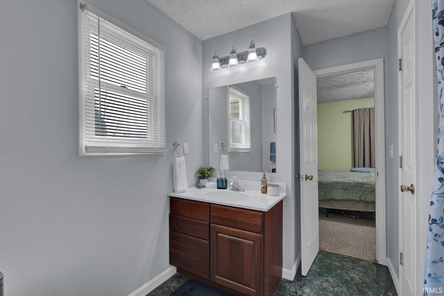 1099 Middle Leesville Road, Bedford, IN 47421