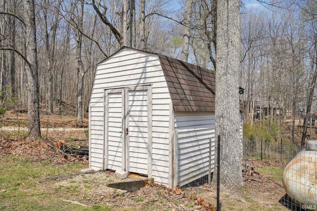 1099 Middle Leesville Road, Bedford, IN 47421