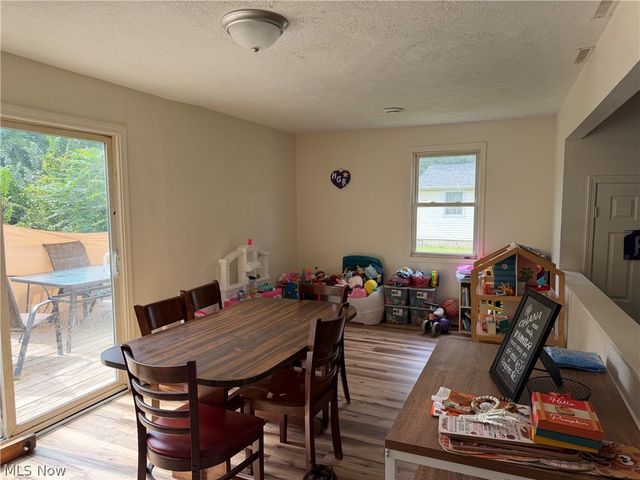 4421 Meadowbrook Drive, Leavittsburg, OH 44430