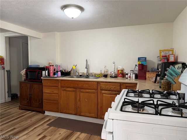 4421 Meadowbrook Drive, Leavittsburg, OH 44430