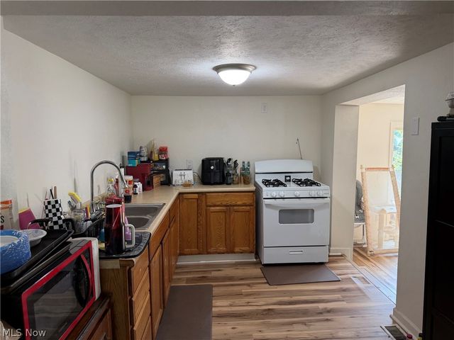 4421 Meadowbrook Drive, Leavittsburg, OH 44430