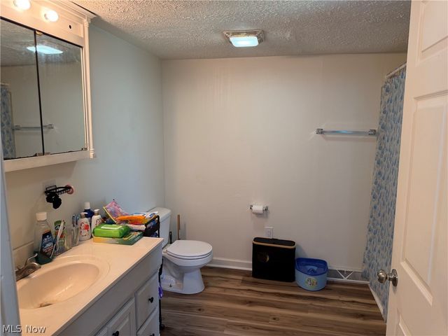 4421 Meadowbrook Drive, Leavittsburg, OH 44430