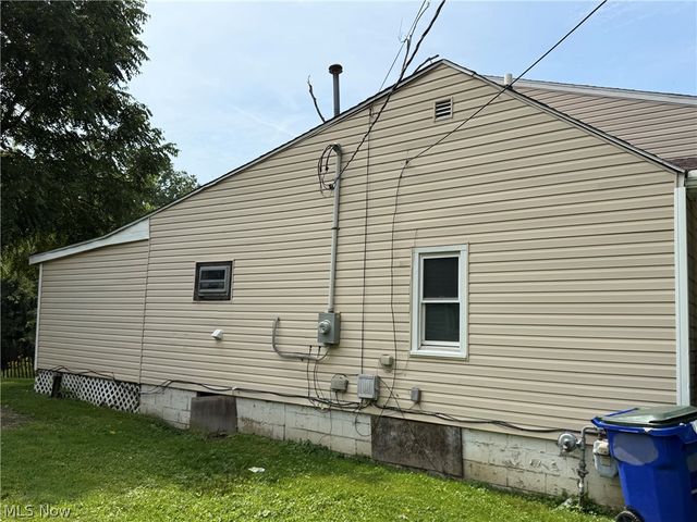 4421 Meadowbrook Drive, Leavittsburg, OH 44430