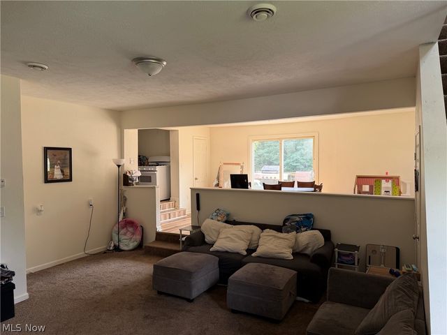 4421 Meadowbrook Drive, Leavittsburg, OH 44430