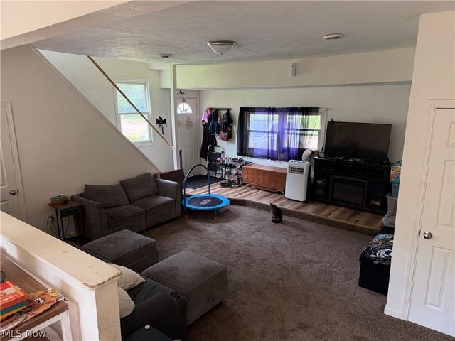 4421 Meadowbrook Drive, Leavittsburg, OH 44430