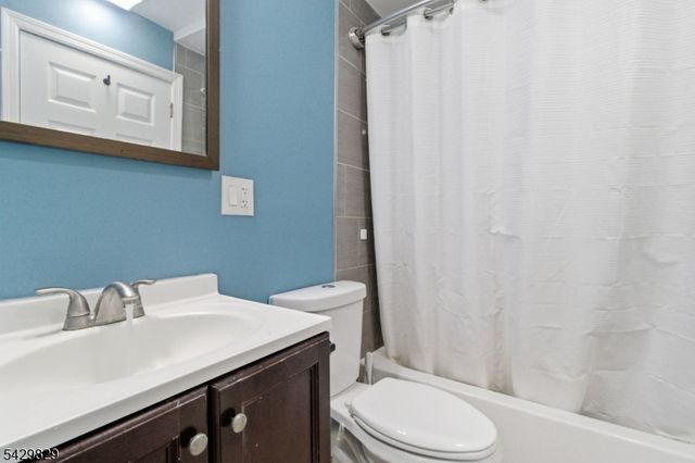 912 E Walnut Dr, Stillwater Twp., NJ 07860
