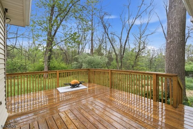 912 E Walnut Dr, Stillwater Twp., NJ 07860