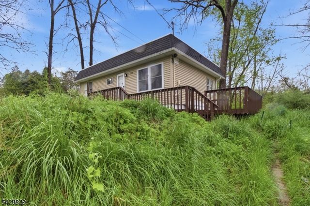 912 E Walnut Dr, Stillwater Twp., NJ 07860
