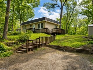 912 E Walnut Dr, Stillwater Twp., NJ 07860