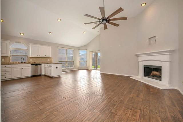 545 Wild Ivy Trail, Fort Worth, TX 76052