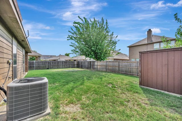 545 Wild Ivy Trail, Fort Worth, TX 76052