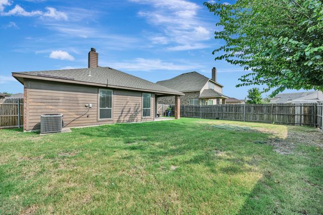 545 Wild Ivy Trail, Fort Worth, TX 76052