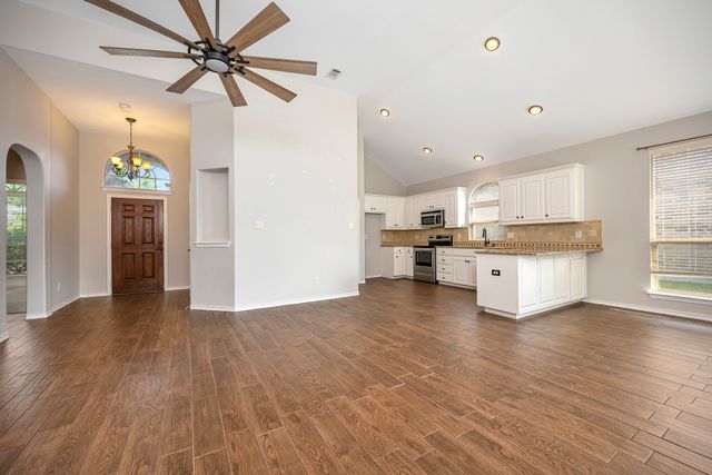 545 Wild Ivy Trail, Fort Worth, TX 76052