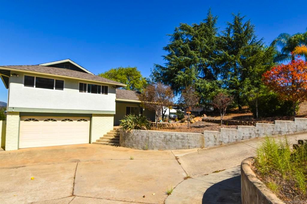 914 S Grade Rd, Alpine, CA 91901